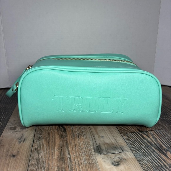 Truly Bag Vanity Case Make up Organizer Travel Storage Trip Carry On Beauty - Picture 3 of 9